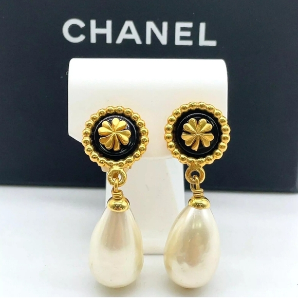 🌸CHANEL Pearl Drop Gold Tone Earrings W/ Chanel BOX & COA ✨️ - Picture 1 of 16